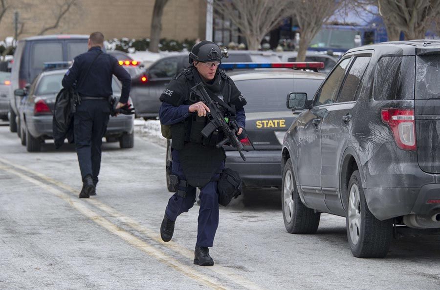 Maryland State Police patrol the Columbia Mall after a fatal shooting on January 25th, 2014, in Columbia, Maryland. Three people were killed in a shooting at the popular shopping mall, located about 45 minutes outside Washington, authorities said on Saturday. Howard County, Maryland, Police announced the fatalities and urged people inside the Mall “to stay in place”. Police said one of the dead was “located near a gun and ammunition”. — Photo: Jim Watson/AFP/Getty Images.