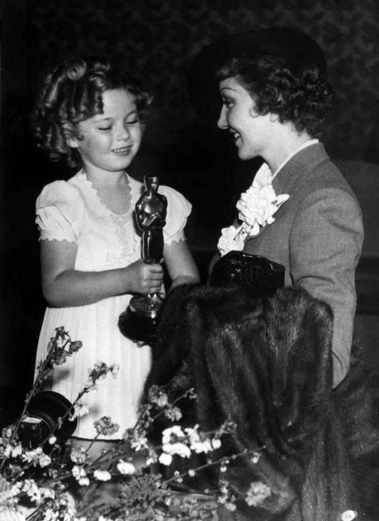 American actress Shirley Temple presents the Best Actress Oscar to French-born actress Claudette Colbert in 1935 for her role in director Frank Capra's film, “It Happened One Night”. — Photo: Hulton Archive/Getty Images.