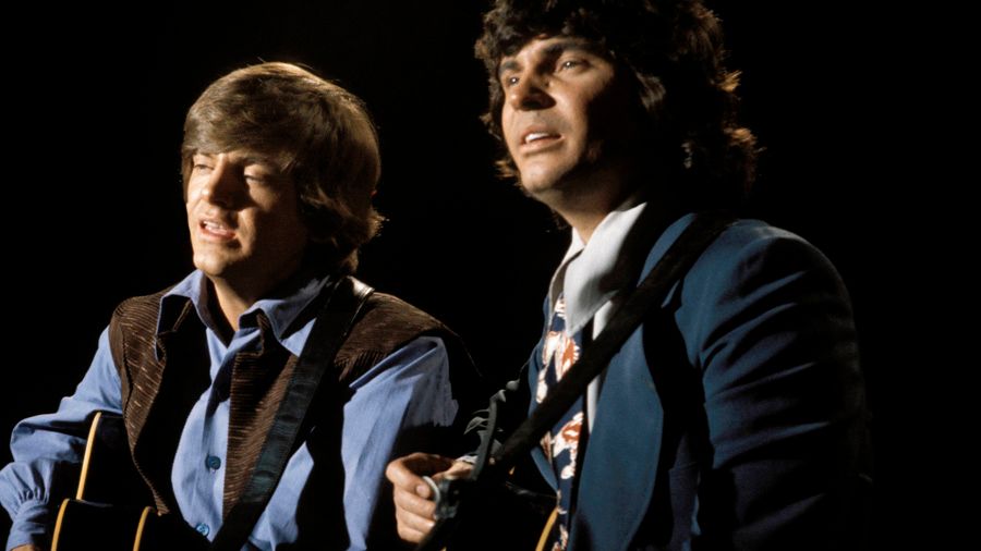 Phil Everly and Don Everly performing on the LWT television show on January 1st, 1972. — Photo: Tony Russell/Redferns/Getty Images.