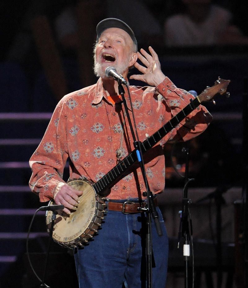 Seeger sings out at his 90th birthday benefit concert on May 3rd, 2009. — Photo: Evan Agostini/Associated Press.