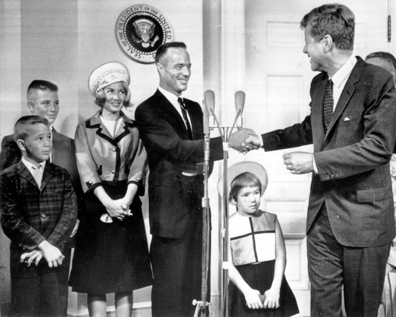 President John F. Kennedy congratulates Scott Carpenter, with his family watching, on the astronaut's three-orbit flight in 1962. — Photo: Associated Press.