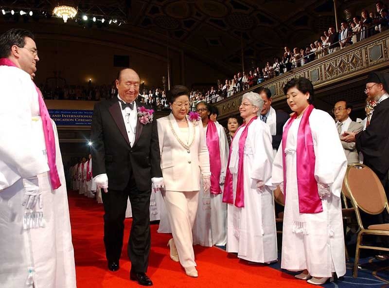 The Rev. Sun Myung Moon and his wife, Hak Ja Han, walk down a red carpet as they are introduced during the Affirmation of Vows part of the Interreligious and International Couple's Blessing and Rededication Ceremony at New York's Manhattan Center. About 500 to 600 couples participated in New York, and an estimated 21 million couples participated worldwide via a simulcast to 185 countries.  Photo: Stephen Chernin/Associated Press/September 14, 2002.