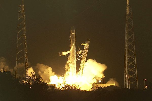 Falcon 9 rocket lifts off at Cape Canaveral, Florida, embarking on its mission to the International Space Station.  Photo: NASA/May 22, 2012.