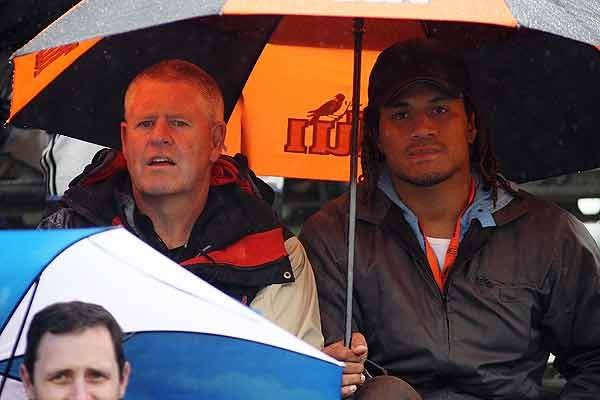 IN THE STAND: NZRU chief executive Steve Tew sits alongside Hurricanes number eight Rodney So'oialo, at the Blues v Hurricanes pre-season Super 14 rugby match in Mangatainoka.