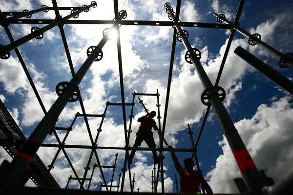 UP THEY GO: Scaffolders Cliff Small and Robbie Waru erect the giant stands. — ROBERT KITCHIN/The Dominion Post.