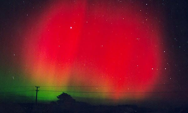 BRIGHT LIGHTS: Aurora Australis, or the Southern Lights, glow in the sky over the town of Glen Oroua near Palmerston North, on April 01, 2001, in the area's most dramatic display since 1989.  Photo: REUTERS.