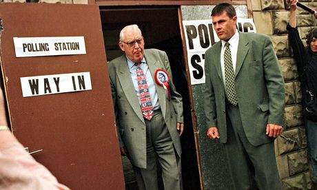 Ian Paisley leaves polling station after casting his vote in the referendum on historic peace agreement. — Photo: Andrew Cutraro/AFP/Getty Images.