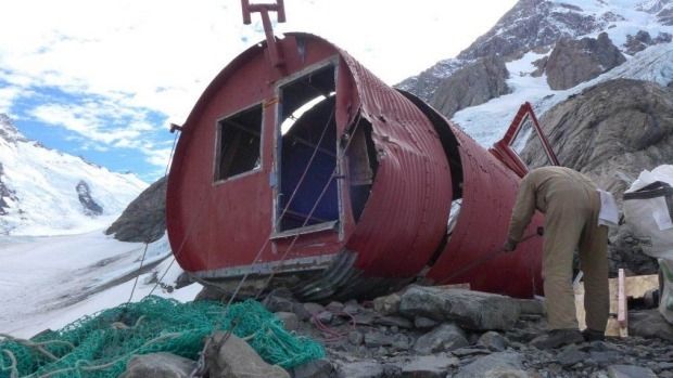 Gardiner Hut in Aoraki/Mount Cook National Park was removed by the Department of Conservation in late March 2015 after an avalanche in July 2014.  Photo: Department of Conservation.