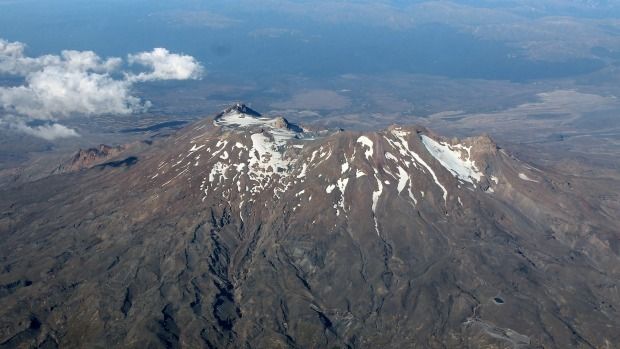 The water temperature of Mount Ruapehu's crater lake has risen from 25 degrees celsius to 40 degrees since mid-April.