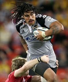 CRUCIAL RUN: Ma'a Nonu makes a break during the Hurricanes' win over the Reds.  Photosport.