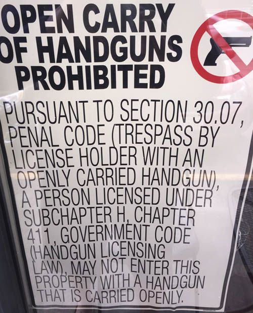 A sign outside a Fort Worth coffeehouse prohibiting open-carry handguns.  Photograph: Tim Madigan/The Washington Post.