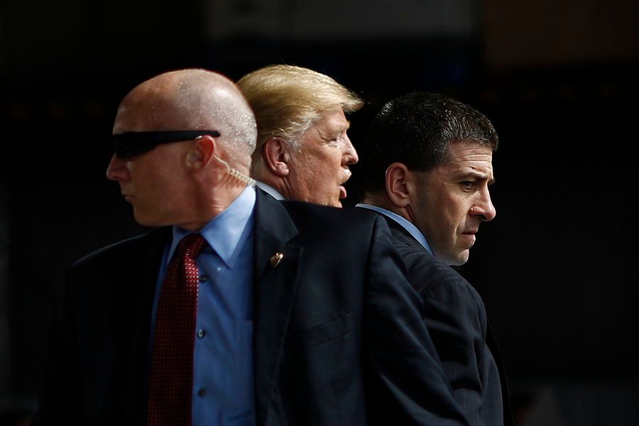 Secret Service surround Trump at his rally in Dayton, Ohio. — Photograph: Luke Sharrett/Bloomberg News.